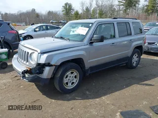 2014 Jeep Patriot Sport z VIN 1C4NJRBB5ED815798, wystawiony jako IAAI lot #41795546 z przebiegiem 106 875 mil mil oraz . Historia ofert i sprzedaży dostępna na DreamBid. Obrazek 17.