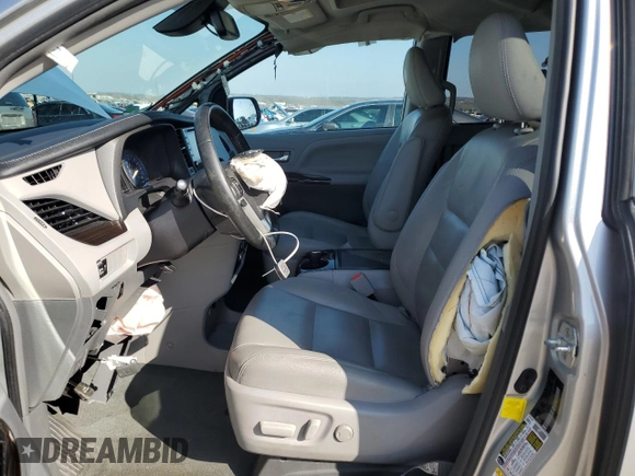 2019 Toyota Sienna XLE Auto Access Seat with VIN 5TDYZ3DC4KS993338, listed as a Copart auction lot 44029395 with 71,430 mi miles and Salvage Title. Bid and sale history available at carsss.com. Image 7.