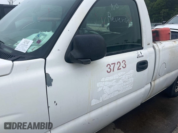 2004 Chevrolet Silverado 1500 Work Truck with VIN 1GCEC14X94Z209202, listed as a IAAI auction lot 42154494 with 86,519 mi miles. Bid and sale history available at carsss.com. Image 1.