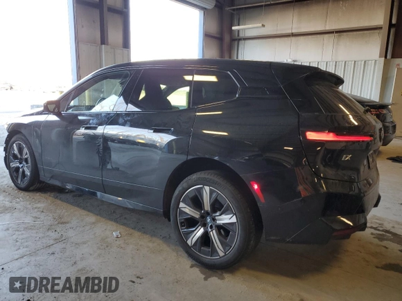 2023 BMW iX xDrive50 with VIN WB523CF08PCM77367, listed as a Copart auction lot 43043695 with 17,213 mi miles and Salvage Title. Bid and sale history available at carsss.com. Image 2.