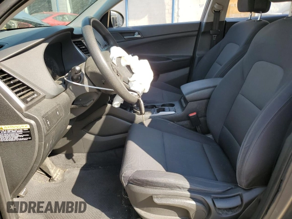 2018 Hyundai Tucson SE z VIN KM8J2CA44JU645919, wystawiony jako Copart lot #55580635 z przebiegiem Nie podano mil oraz Szkody całkowita. Historia ofert i sprzedaży dostępna na DreamBid. Obrazek 7.
