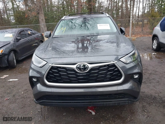 2022 Toyota Highlander XLE with VIN 5TDGZRBH3NS589352, listed as a IAAI auction lot 40977172 with 1 mi miles. Bid and sale history available at carsss.com. Image 12.