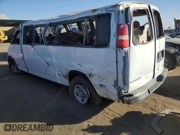 2005 Chevrolet Express Passenger with VIN 1GAHG39U851234497, listed as a Copart auction lot 77631364 with 173,891 mi miles and Salvage title. Bid and sale history available at DreamBid. Image 2.