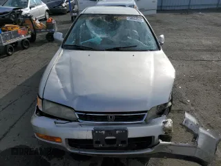 1996 Honda Accord LX with VIN 1HGCD5639TA115230, listed as a Copart auction lot 50663325 with 193,034 mi miles and Salvage Title. Bid and sale history available at DreamBid. Image 5.