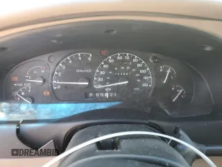 2000 Ford Explorer z VIN 1FMDU62X4YZA34304, wystawiony jako Copart lot #72740164 z przebiegiem 222 547 mil mil oraz Szkoda całkowita • Salvage title. Historia ofert i sprzedaży dostępna na DreamBid. Obrazek 9.