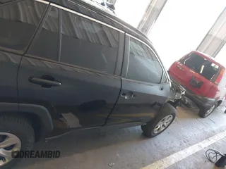 2021 Toyota RAV4 LE z VIN 2T3G1RFV9MC250665, wystawiony jako IAAI lot #42138232 z przebiegiem 40 574 mil mil oraz . Historia ofert i sprzedaży dostępna na DreamBid. Obrazek 14.