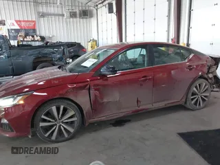 2020 Nissan Altima 2.5 SR with VIN 1N4BL4CV3LC282500, listed as a IAAI auction lot 38950394 with 61,401 mi miles. Bid and sale history available at carsss.com. Image 14.