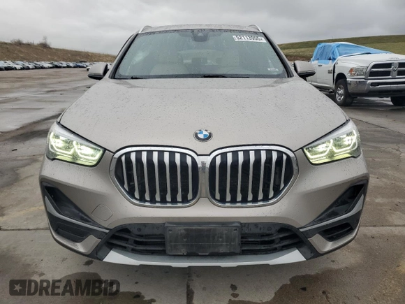 2021 BMW X1 xDrive28i z VIN WBXJG9C03M5U47126, wystawiony jako Copart lot #52113955 z przebiegiem 69 284 mil mil oraz Szkody całkowita. Historia ofert i sprzedaży dostępna na DreamBid. Obrazek 5.