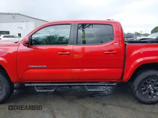 2020 Toyota Tacoma SR5 z VIN 3TMAZ5CN7LM128932, wystawiony jako IAAI lot #42220739 z przebiegiem 22 197 mil mil oraz . Historia ofert i sprzedaży dostępna na DreamBid. Obrazek 15.