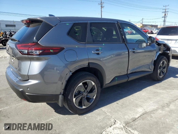 2024 Nissan Rogue SV z VIN JN8BT3BA0RW002143, wystawiony jako Copart lot #46663145 z przebiegiem 9 837 mil mil oraz Szkoda całkowita • Salvage title. Historia ofert i sprzedaży dostępna na DreamBid. Obrazek 3.