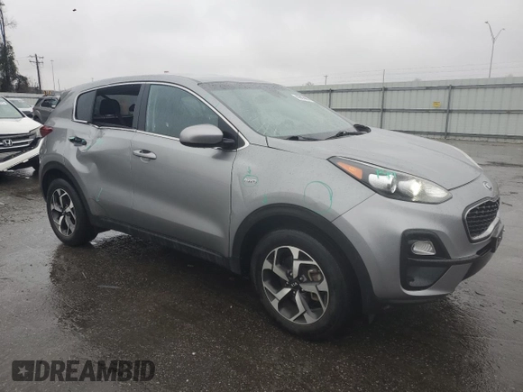 2020 Kia Sportage LX z VIN KNDPMCAC6L7650962, wystawiony jako Copart lot #42607465 z przebiegiem 56 021 mil mil oraz Szkoda całkowita • Salvage title. Historia ofert i sprzedaży dostępna na DreamBid. Obrazek 4.