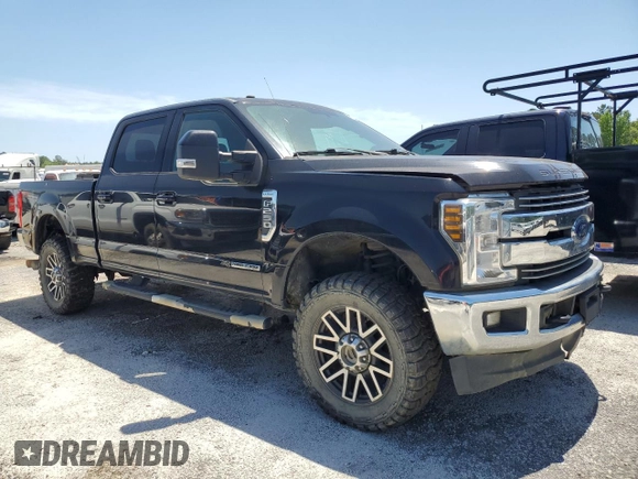 2018 Ford F-250 XL z VIN 1FT7W2BT8JEB87346, wystawiony jako Copart lot #53760595 z przebiegiem 258 575 mil mil oraz Czysty tytuł • Clean title. Historia ofert i sprzedaży dostępna na DreamBid. Obrazek 4.