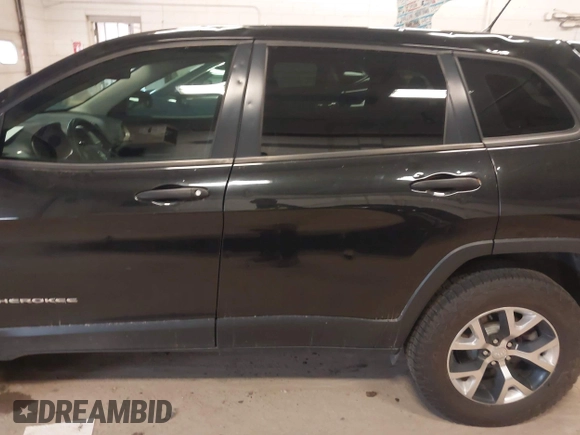 2015 Jeep Cherokee Sport z VIN 1C4PJMAB8FW764171, wystawiony jako IAAI lot #42460585 z przebiegiem 204 179 mil mil oraz . Historia ofert i sprzedaży dostępna na DreamBid. Obrazek 14.