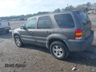 2006 Ford Escape XLT with VIN 1FMYU03Z56KC55074, listed as a IAAI auction lot 41473454 with 164,399 mi miles. Bid and sale history available at carsss.com. Image 3.