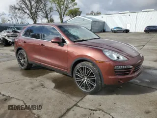 2012 Porsche Cayenne z VIN WP1AA2A21CLA06372, wystawiony jako Copart lot #49437725 z przebiegiem 137 530 mil mil oraz Szkoda całkowita • Salvage title. Historia ofert i sprzedaży dostępna na DreamBid. Obrazek 4.