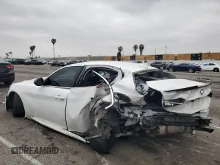 2019 Alfa Romeo Giulia z VIN ZARFAMAN6K7598202, wystawiony jako Copart lot #50883345 z przebiegiem Nie podano mil oraz Szkoda całkowita • Salvage title. Historia ofert i sprzedaży dostępna na DreamBid. Obrazek 2.