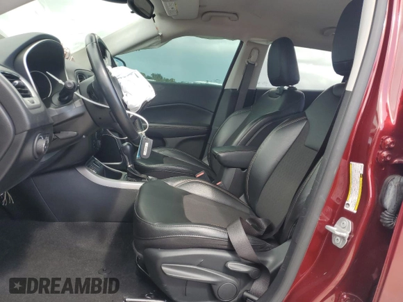 2020 Jeep Compass Altitude z VIN 3C4NJCBB9LT243039, wystawiony jako Copart lot #51599495 z przebiegiem 48 063 mil mil oraz Nie do naprawy. Historia ofert i sprzedaży dostępna na DreamBid. Obrazek 7.