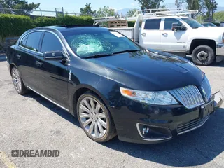 2011 Lincoln MKS z VIN 1LNHL9DR1BG611765, wystawiony jako IAAI lot #42232370 z przebiegiem 130 473 mil mil oraz . Historia ofert i sprzedaży dostępna na DreamBid. Obrazek 1.
