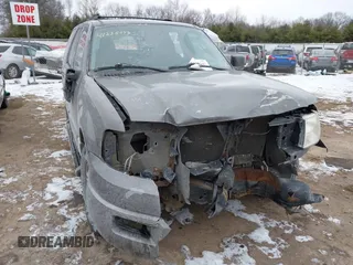 2004 Ford Expedition Special Service with VIN 1FMPU16L74LB40928, listed as a IAAI auction lot 41235243 with 233,942 mi miles. Bid and sale history available at carsss.com. Image 1.