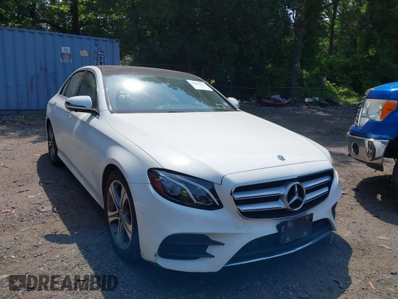 2020 Mercedes-Benz E-Class E 350 with VIN WDDZF8EB9LA756820, listed as a IAAI auction lot 39661412 with 124,468 mi miles. Bid and sale history available at carsss.com. Image 6.