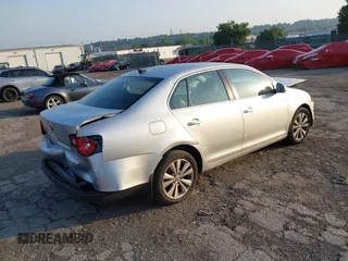 2010 Volkswagen Jetta Limited Edition с VIN 3VWRX7AJ8AM051566, выставлен на аукционе IAAI как лот 42568293 с пробегом 143 017 миль миль и . История ставок и продаж доступна на DreamBid. Изображение 4.
