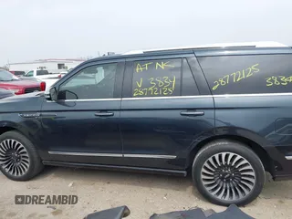 2021 Lincoln Navigator Black Label z VIN 5LMJJ2TT6MEL13834, wystawiony jako IAAI lot #41801640 z przebiegiem 59 843 mil mil oraz . Historia ofert i sprzedaży dostępna na DreamBid. Obrazek 14.