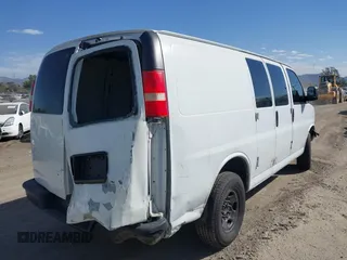 2007 GMC Savana Cargo with VIN 1GTGG25VX71150759, listed as a IAAI auction lot 41657033 with 237,546 mi miles. Bid and sale history available at carsss.com. Image 4.