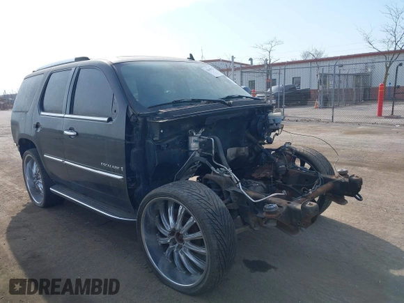 2008 Cadillac Escalade z VIN 1GYFK63828R141386, wystawiony jako IAAI lot #42069821 z przebiegiem Nie podano mil oraz . Historia ofert i sprzedaży dostępna na DreamBid. Obrazek 1.