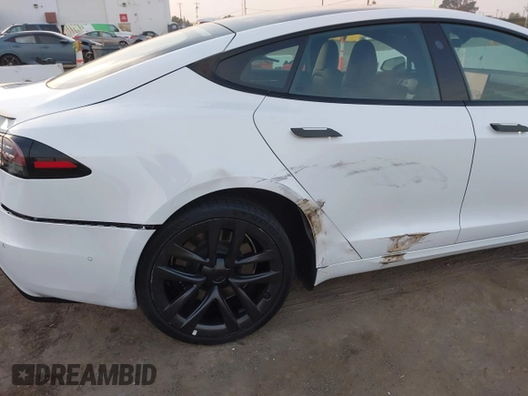 2022 Tesla Model S with VIN 5YJSA1E57NF483768, listed as a IAAI auction lot 41069339 with 35,342 mi miles and . Bid and sale history available at DreamBid. Image 6.
