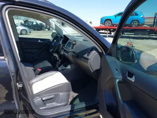 2016 Volkswagen Tiguan SEL with VIN WVGAV7AX6GW558562, listed as a IAAI auction lot 41877989 with 138,342 mi miles. Bid and sale history available at carsss.com. Image 5.