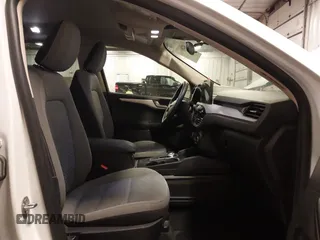 2020 Ford Escape SE z VIN 1FMCU9G66LUB84594, wystawiony jako IAAI lot #42260684 z przebiegiem 148 001 mil mil oraz . Historia ofert i sprzedaży dostępna na DreamBid. Obrazek 5.
