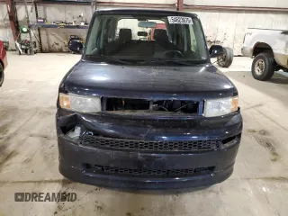 2005 Scion xB z VIN JTLKT324350199977, wystawiony jako Copart lot #54623675 z przebiegiem 50 747 mil mil oraz Szkody całkowita. Historia ofert i sprzedaży dostępna na DreamBid. Obrazek 5.
