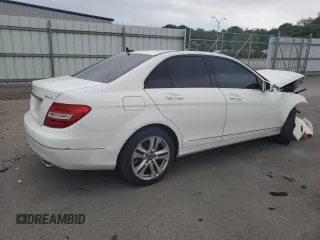 2013 Mercedes-Benz C 300 Sport z VIN WDDGF8ABXDA882988, wystawiony jako Copart lot #62464785 z przebiegiem 142 756 mil mil oraz Czysty tytuł • Clean title. Historia ofert i sprzedaży dostępna na DreamBid. Obrazek 3.