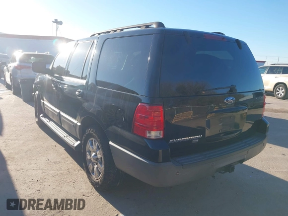 2006 Ford Expedition Special Service with VIN 1FMPU15566LA84616, listed as a IAAI auction lot 41303202 with 372,508 mi miles. Bid and sale history available at carsss.com. Image 3.