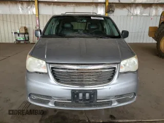 2013 Chrysler Town & Country Touring z VIN 2C4RC1BG9DR779036, wystawiony jako Copart lot #59039625 z przebiegiem 117 631 mil mil oraz Tytuł czysty. Historia ofert i sprzedaży dostępna na DreamBid. Obrazek 5.