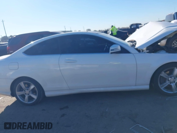 2015 Mercedes-Benz C-Class C 250 with VIN WDDGJ4HB6FG433689, listed as a IAAI auction lot 41397396 with 131,592 mi miles. Bid and sale history available at carsss.com. Image 13.