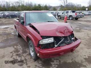 1998 Chevrolet S-10 with VIN 1GCCS144XWK264558, listed as a IAAI auction lot 41560611 with 216,629 mi miles. Bid and sale history available at carsss.com. Image 1.