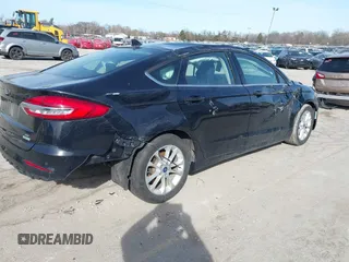 2020 Ford Fusion SE with VIN 3FA6P0HD8LR231106, listed as a IAAI auction lot 41755846 with 34,677 mi miles. Bid and sale history available at carsss.com. Image 4.