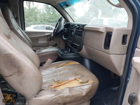 2004 Chevrolet Express Cargo Van with VIN 1GCFG15T541193566, listed as a IAAI auction lot 41613817 with 390,826 mi miles. Bid and sale history available at carsss.com. Image 5.