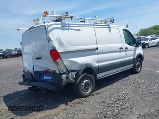 2016 Ford Transit Cargo z VIN 1FTYR1YM0GKB55605, wystawiony jako IAAI lot #42211489 z przebiegiem Nie podano mil oraz . Historia ofert i sprzedaży dostępna na DreamBid. Obrazek 4.