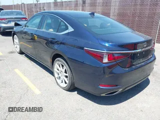 2022 Lexus ES 350 z VIN 58ADZ1B12NU135987, wystawiony jako IAAI lot #42216317 z przebiegiem 55 515 mil mil oraz . Historia ofert i sprzedaży dostępna na DreamBid. Obrazek 3.