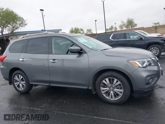 2018 Nissan Pathfinder S z VIN 5N1DR2MN2JC621860, wystawiony jako IAAI lot #42192719 z przebiegiem 52 762 mil mil oraz . Historia ofert i sprzedaży dostępna na DreamBid. Obrazek 14.