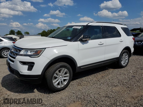 2018 Ford Explorer XLT z VIN 1FM5K8DH8JGB14704, wystawiony jako Copart lot #55526725 z przebiegiem 51 659 mil mil oraz Szkoda całkowita • Salvage title. Historia ofert i sprzedaży dostępna na DreamBid. Obrazek 1.