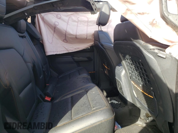 2024 Ford Bronco Badlands z VIN 1FMEE9BP9RLA26173, wystawiony jako Copart lot #47761755 z przebiegiem 2901 mil mil oraz Szkody całkowita. Historia ofert i sprzedaży dostępna na DreamBid. Obrazek 11.