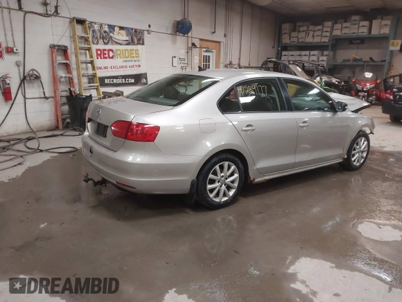 2012 Volkswagen Jetta Sedan SE w/Convenience & Sunroof PZEV with VIN 3VWBP7AJ0CM128368, listed as a IAAI auction lot 41239177 with 332,125 mi miles. Bid and sale history available at carsss.com. Image 4.