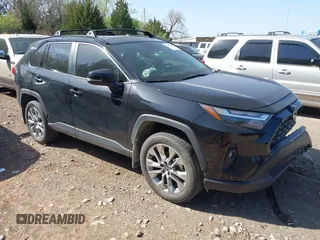 2023 Toyota RAV4 XLE Premium z VIN 2T3C1RFVXPC247647, wystawiony jako IAAI lot #41997072 z przebiegiem 27 326 mil mil oraz . Historia ofert i sprzedaży dostępna na DreamBid. Obrazek 1.