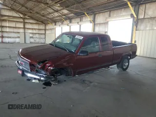 1999 GMC Sierra 2500 z VIN 1GTGK29J5XF055230, wystawiony jako Copart lot #50876594 z przebiegiem 121 524 mil mil oraz Szkody całkowita. Historia ofert i sprzedaży dostępna na DreamBid. Obrazek 1.