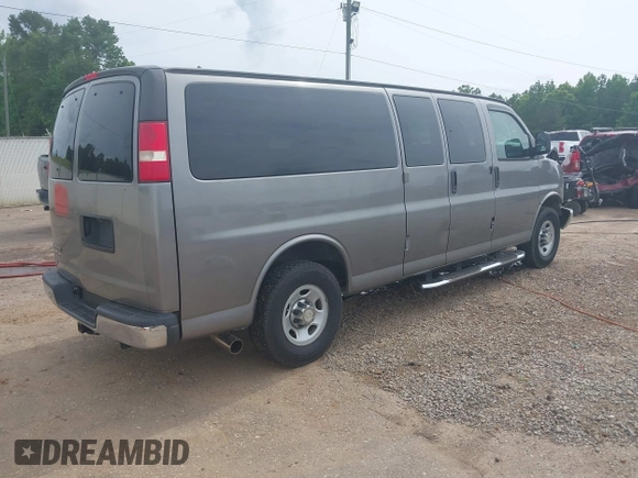2012 Chevrolet Express Passenger 1LT z VIN 1GAZG1FAXC1179373, wystawiony jako IAAI lot #42348209 z przebiegiem 112 719 mil mil oraz . Historia ofert i sprzedaży dostępna na DreamBid. Obrazek 4.