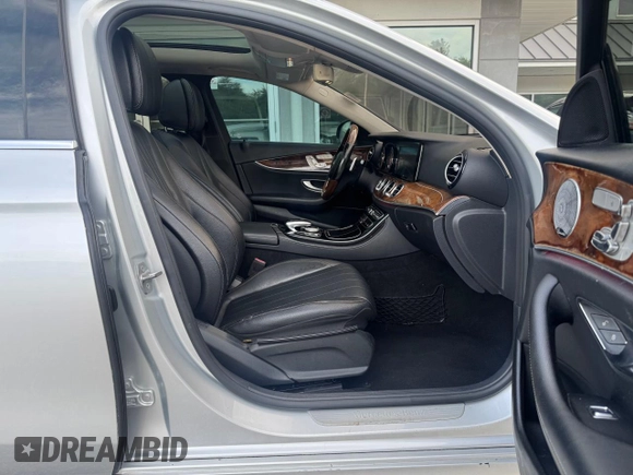 2017 Mercedes-Benz E 300 Luxury with VIN WDDZF4JB3HA096747, listed as a Copart auction lot 63851325 with 142,397 mi miles and Clean title. Bid and sale history available at DreamBid. Image 5.
