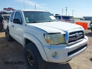 2005 Toyota Tacoma z VIN 5TEUU42N85Z084727, wystawiony jako IAAI lot #42259430 z przebiegiem 200 118 mil mil oraz . Historia ofert i sprzedaży dostępna na DreamBid. Obrazek 1.